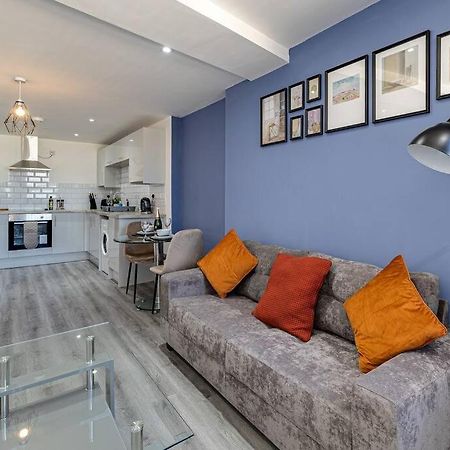 Entire 1 Bed Apt In The Centre Of Stockport Exterior photo