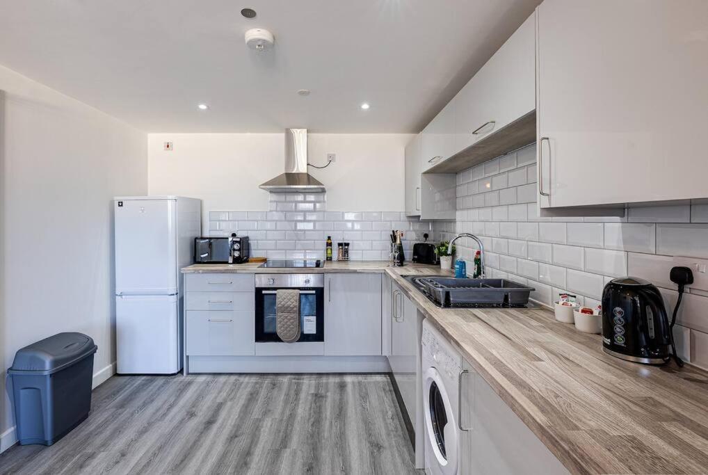 Entire 1 Bed Apt In The Centre Of Stockport Exterior photo